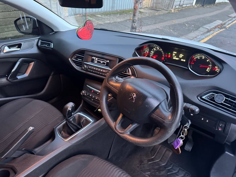 Peugeot, 308, Hatchback, 2019, Manual, 1560 (cc), 5 doors