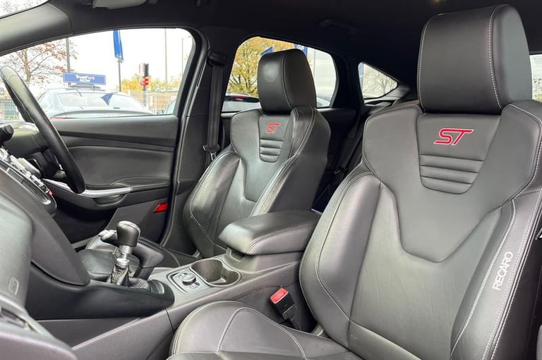 2013 Ford Focus 2.0T ST-3 5dr HATCHBACK PETROL Manual