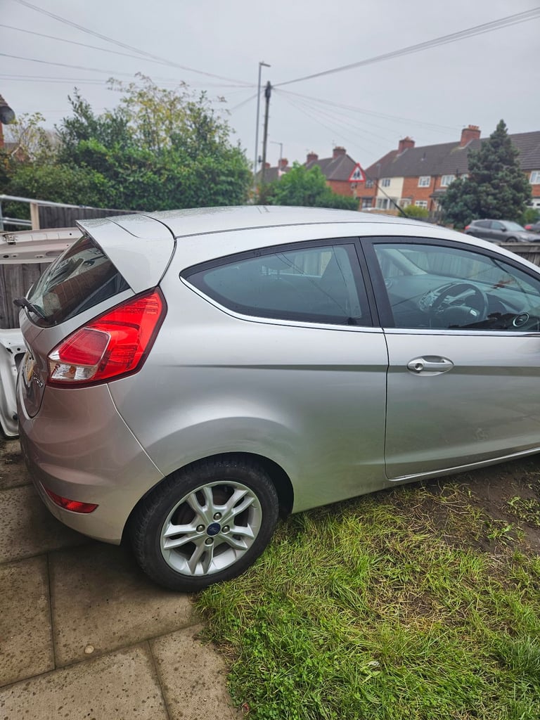 Ford, FIESTA, Hatchback, 2015, Manual, 1241 (cc), 3 doors