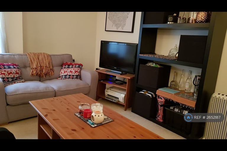 image for 1 bedroom flat in Ellerslie Court, Manchester, M14 (1 bed) (#2652187)