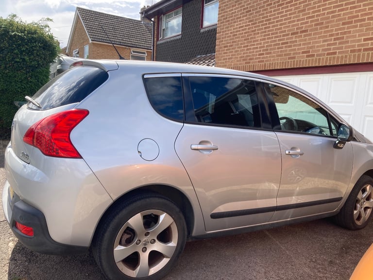 Peugeot, 3008, Hatchback, 2011, Manual, 1560 (cc), 5 doors