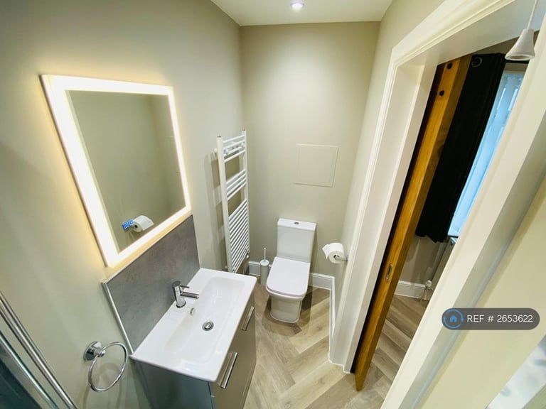 1 bedroom flat in Severn Road, Weston-Super-Mare, BS23 (1 bed) (#2653622)