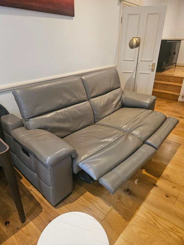 3-Seater Premium recliner Leather Sofa – Luxurious Comfort 