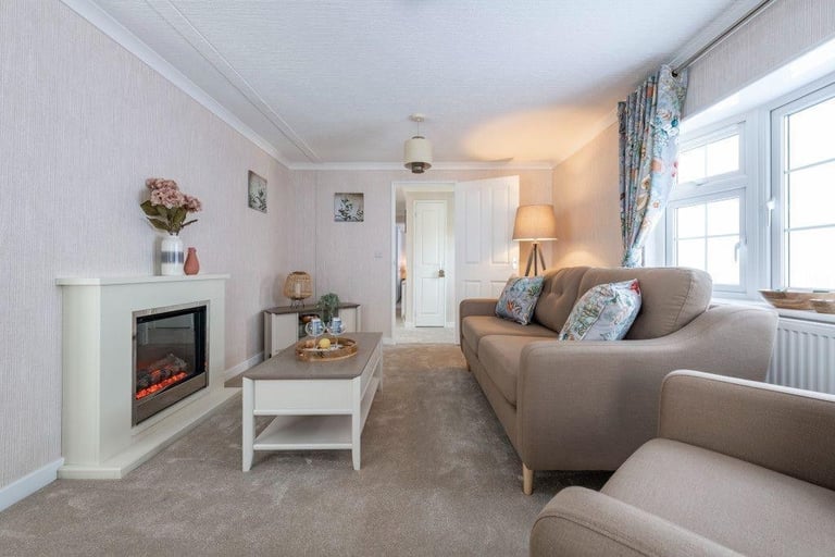 Omar Middleton in Surrey  - Lodge / Caravan 