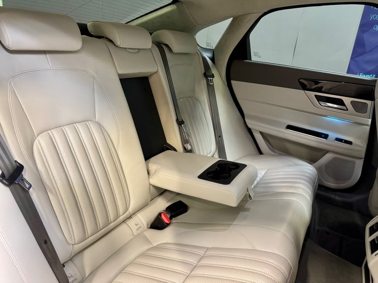 2018 Jaguar XF 2.0i [250] Portfolio 4dr Auto ** SERVICE HISTORY **  Petrol
