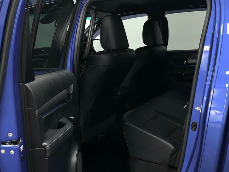 2021 (71) Toyota Hilux Invincible X Pickup Double Cab 2.8 D-4D Auto ( 204 bhp )