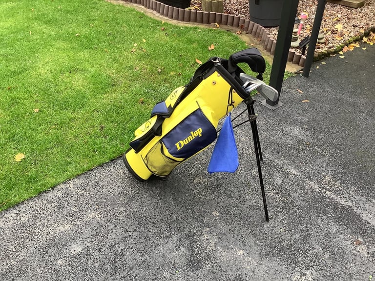 Set of Dunlop Loco graphite golf clubs, in a lovely Dunlop Loco golf bag/stand. 