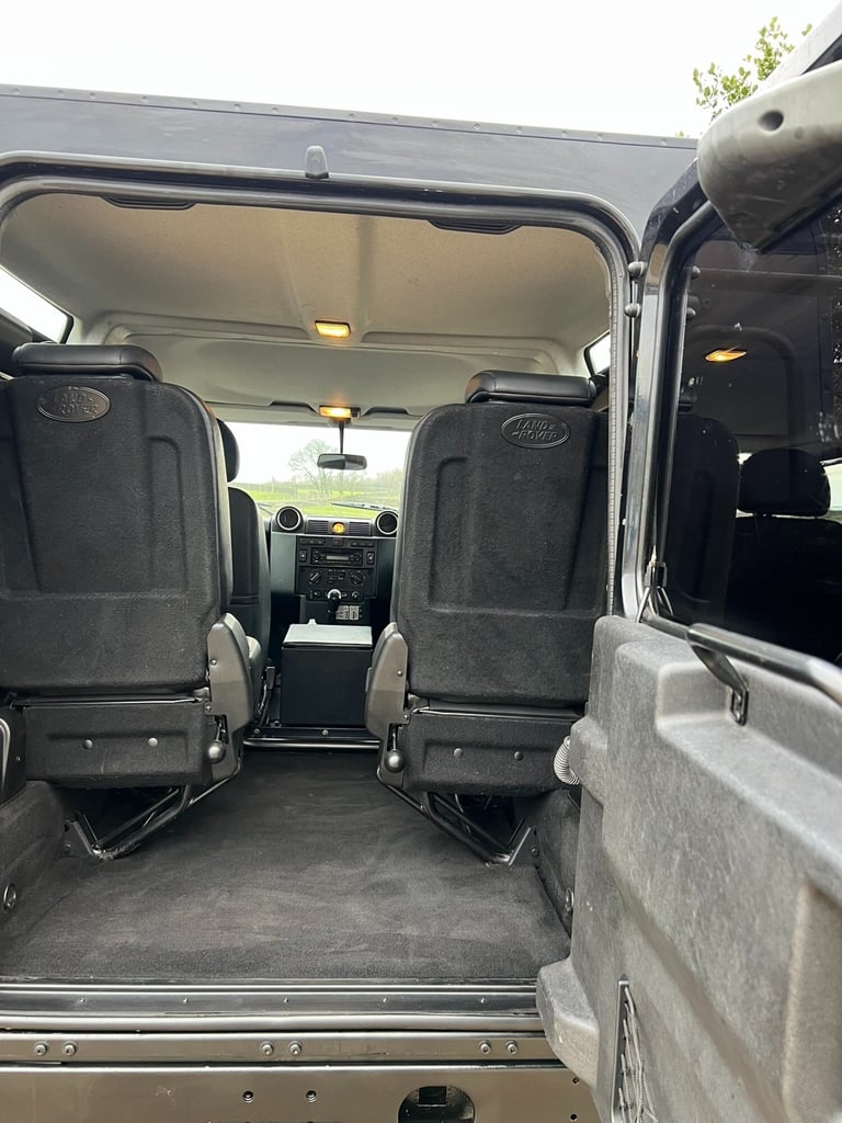 2011 - 61 Land Rover Defender 90 2.2 TDCi XS 4WD SWB Euro 5 WINDOW VAN Diesel
