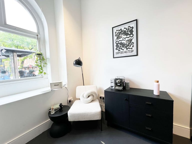 Beauty Room | Salon | Creative Space | Office | Commercial Unit in Hackney Central E8