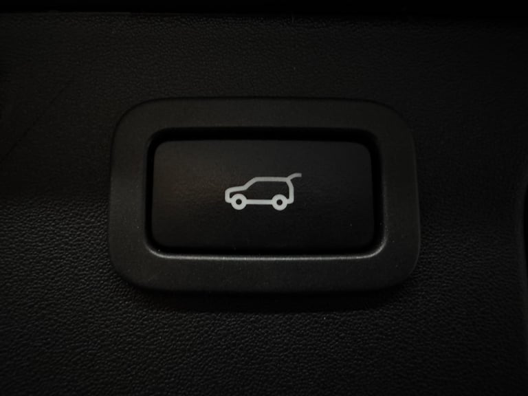 2017 Land Rover Discovery Sport 2.0 TD4 HSE Dynamic Lux Auto 4WD Euro 6 (s/s) 5dr ESTATE Diesel A...