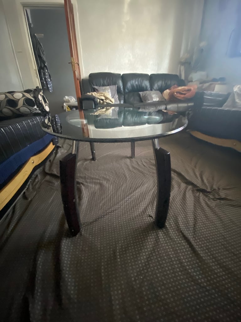 Elegant Oval Glass Coffee Table - Modern Design