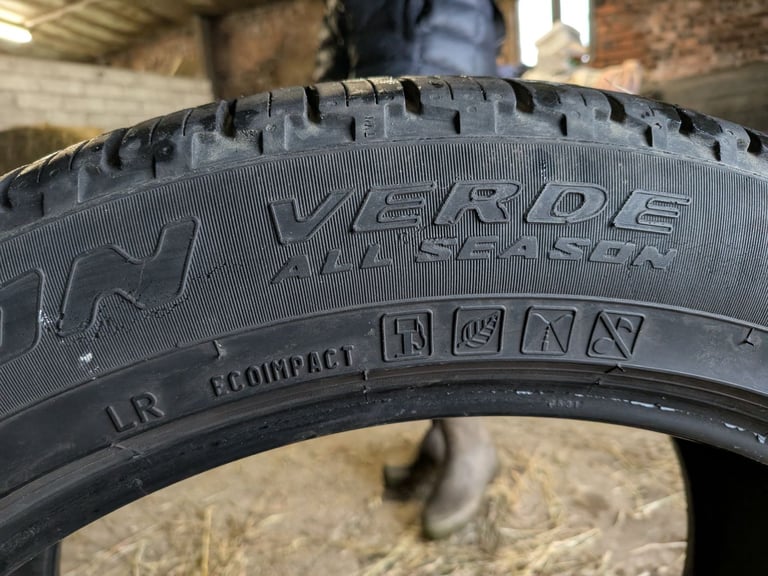 Pirelli Scorpion Verde All Season Tyre 275/45/21 Range Rover LR