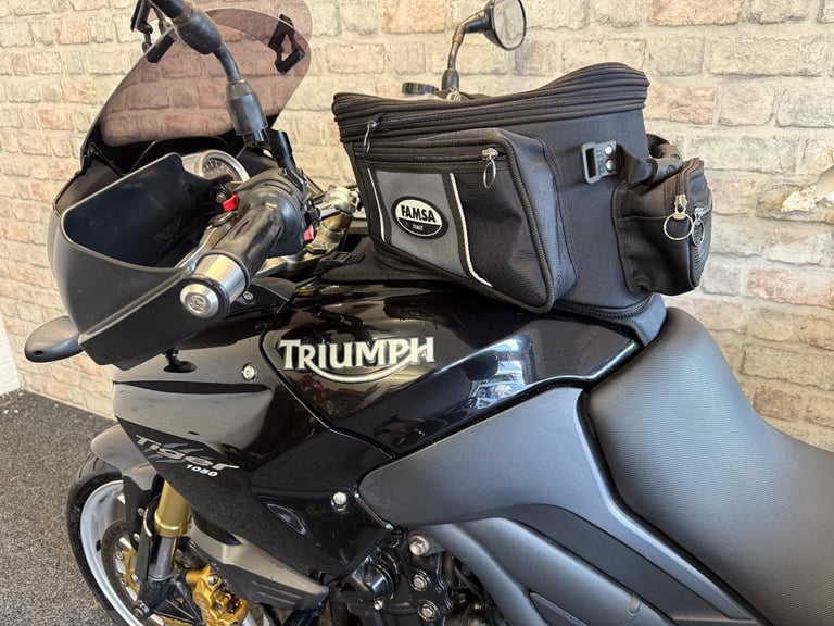 2009 Triumph Tiger 1050 - Tank bag - Panniers - Uprated end can 