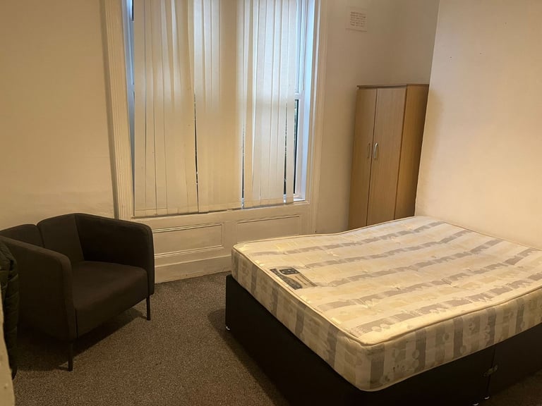 BIG ROOM TO LET