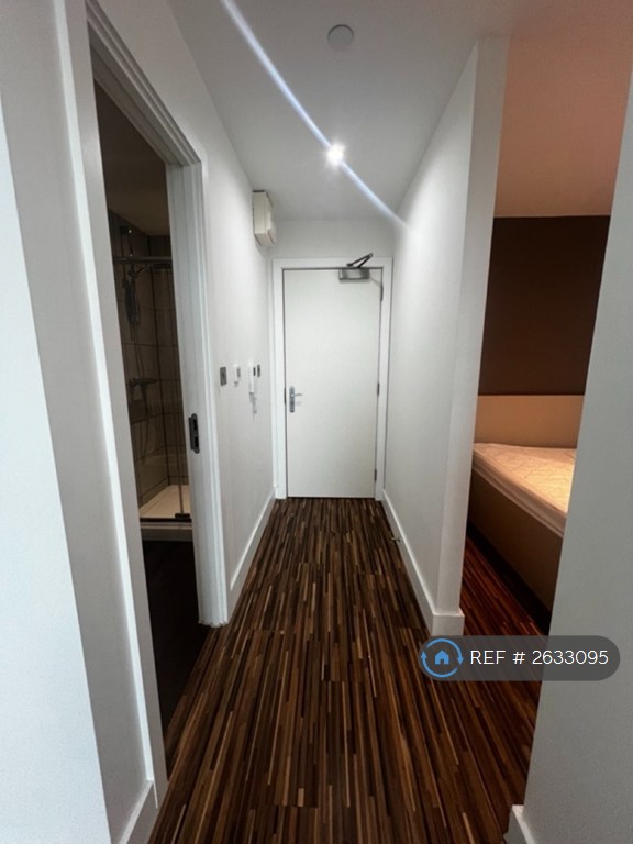 1 bedroom flat in Westpoint, Old Trafford, Manchester, M16 (1 bed) (#2633095)