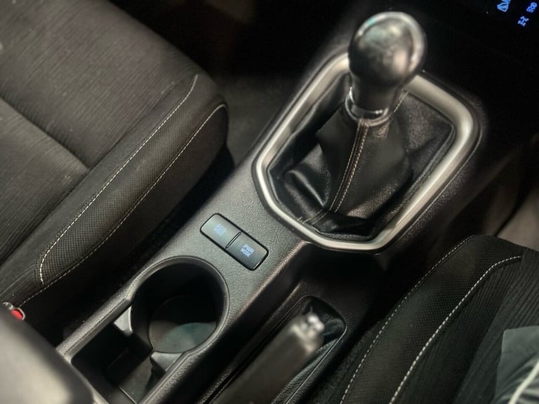 2022 Toyota Hilux 2.4 D-4D Icon Pickup Double Cab 4dr Diesel Manual 4WD Euro 6 (s/s) (150 ps) PIC...