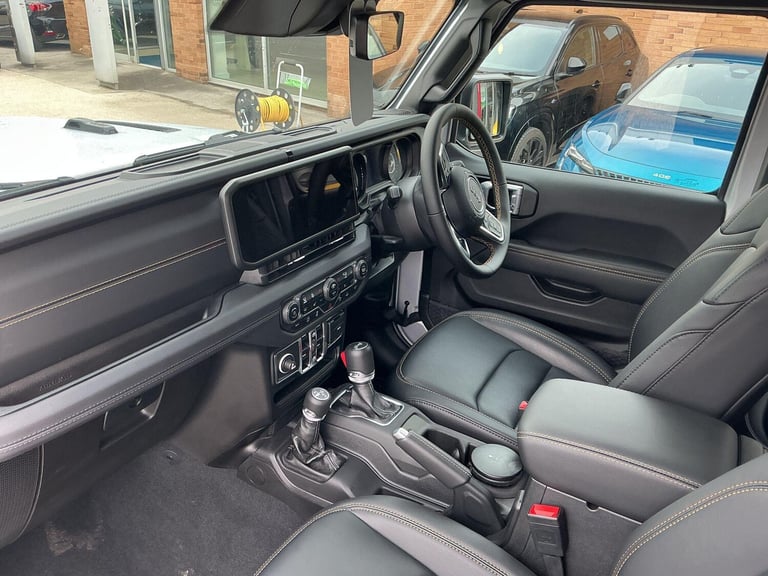 2025 Jeep Wrangler Sahara 2.0 272hp 4x4 Auto8 CONVERTIBLE Petrol Automatic
