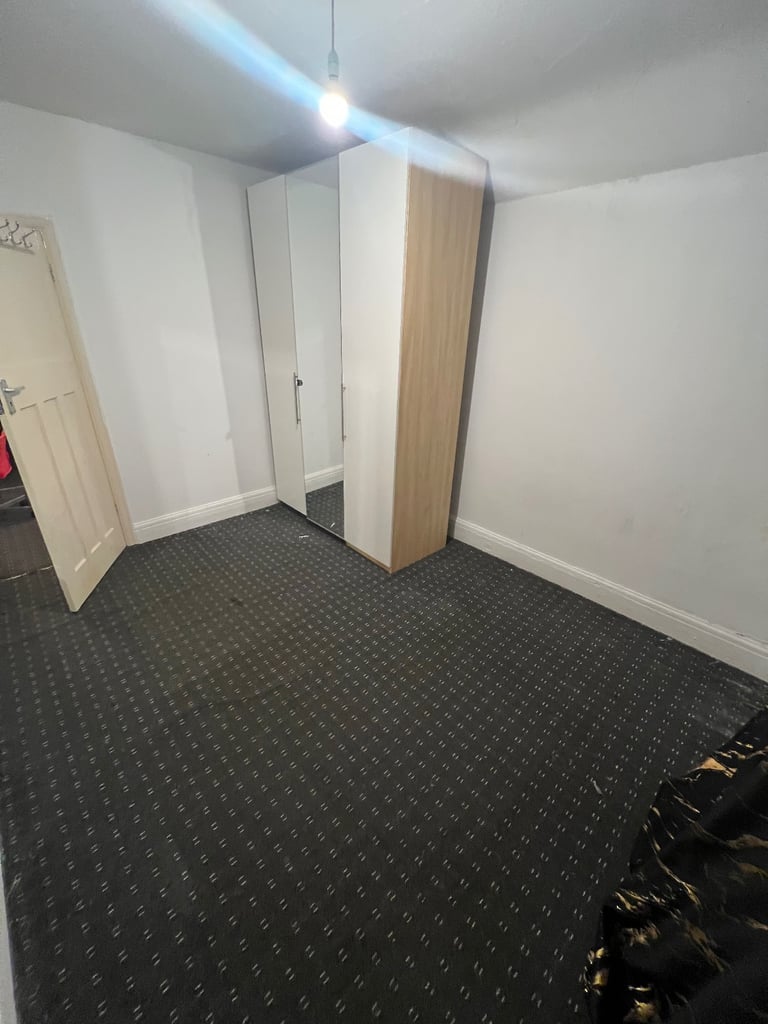 Rooms available in a two bed flat Sherwood 