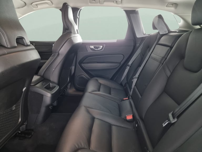 2021 Volvo XC60 2.0 B4 MHEV Momentum SUV 5dr Diesel Hybrid Auto AWD Euro 6 (s/s) (197 ps) - Suv H...