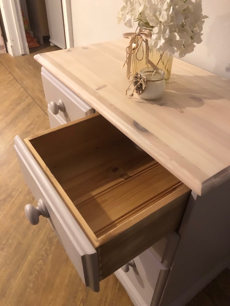 Chest of drawers