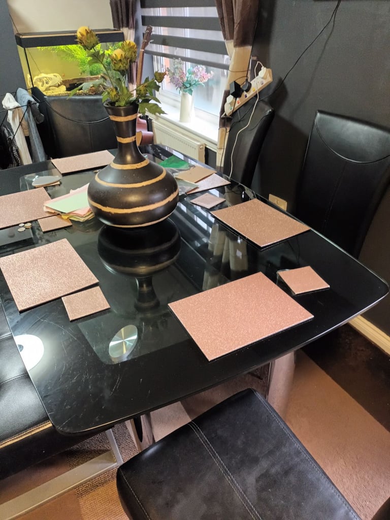 Free dining table