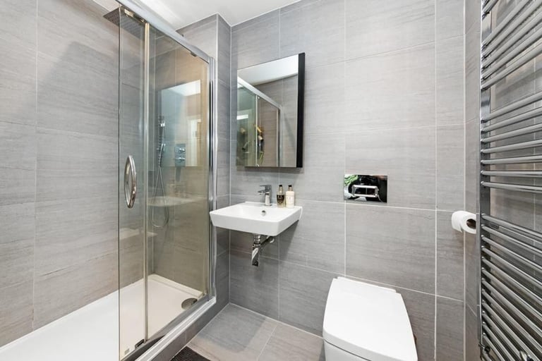 Save Big!🌈Beautiful London Room🩵5 min to Canada Water Station & Surrey Quays!