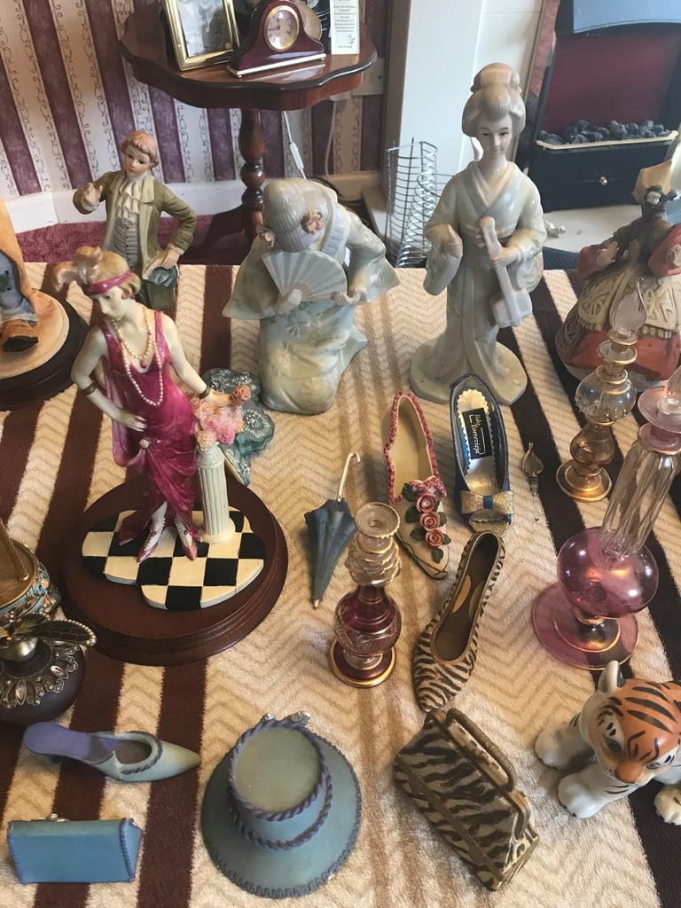 Figurines/ ornaments qty 50