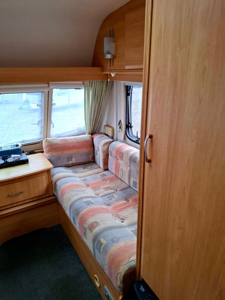 Lighweight 4 berth Lunar Zenith caravan 2004 year 