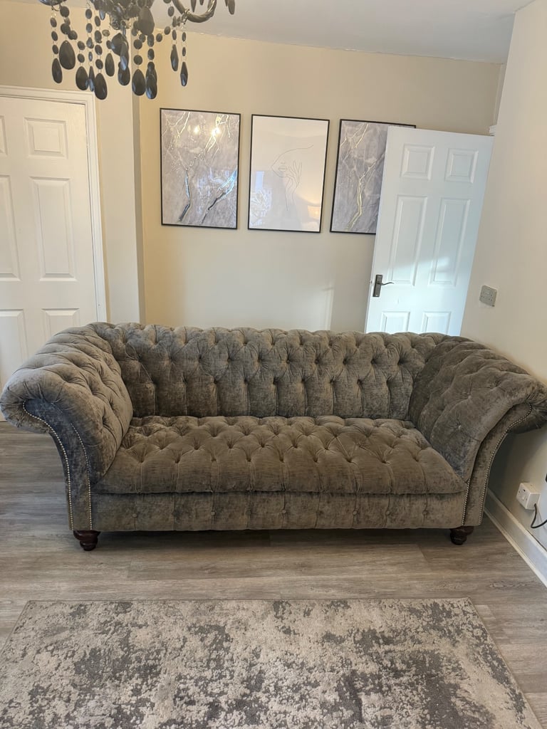 Chesterfield sofa 