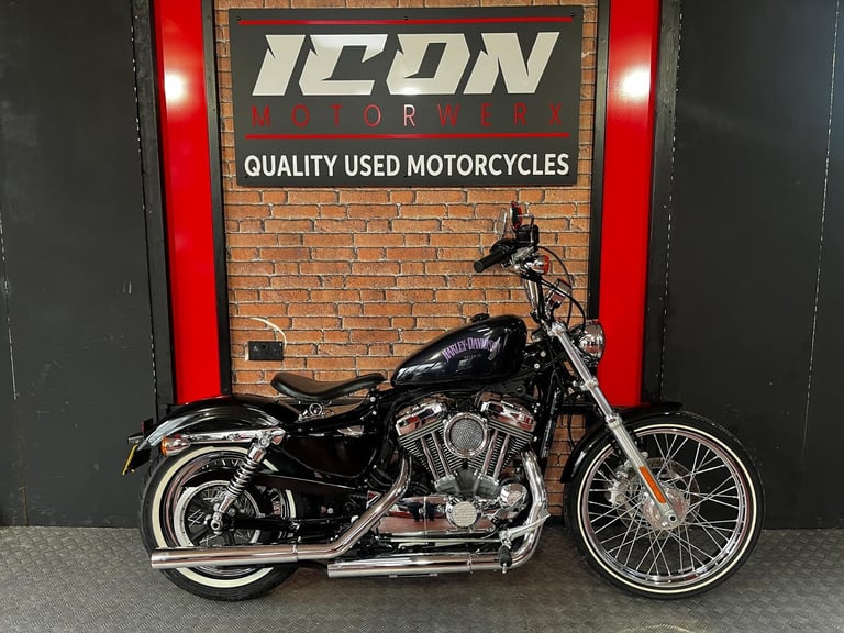 2015 Harley-Davidson XL1200 SPORTSTER SEVENTY TWO VERY LOW MILES LOTS OF EXTRAS
