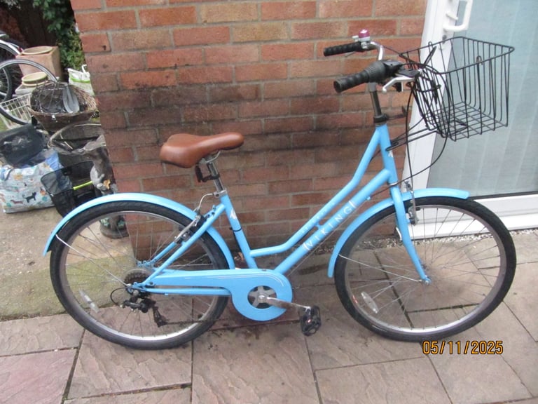 ladies 6 speed viking belgravia with basket bike in very good condition just had service.