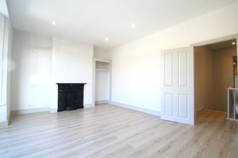 Hane Estate Agents offer a stylish, newly refurbished one-bedroom flat on the first floor. 