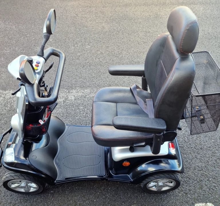 KYMCO MAXI XLS 8MPH Mobility Scooter SERVICED Excellent Condition NEW BATTERIES