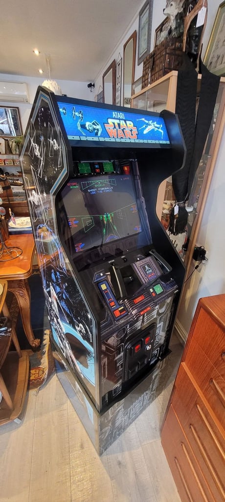 Vintage starwars Arcade machine atari
