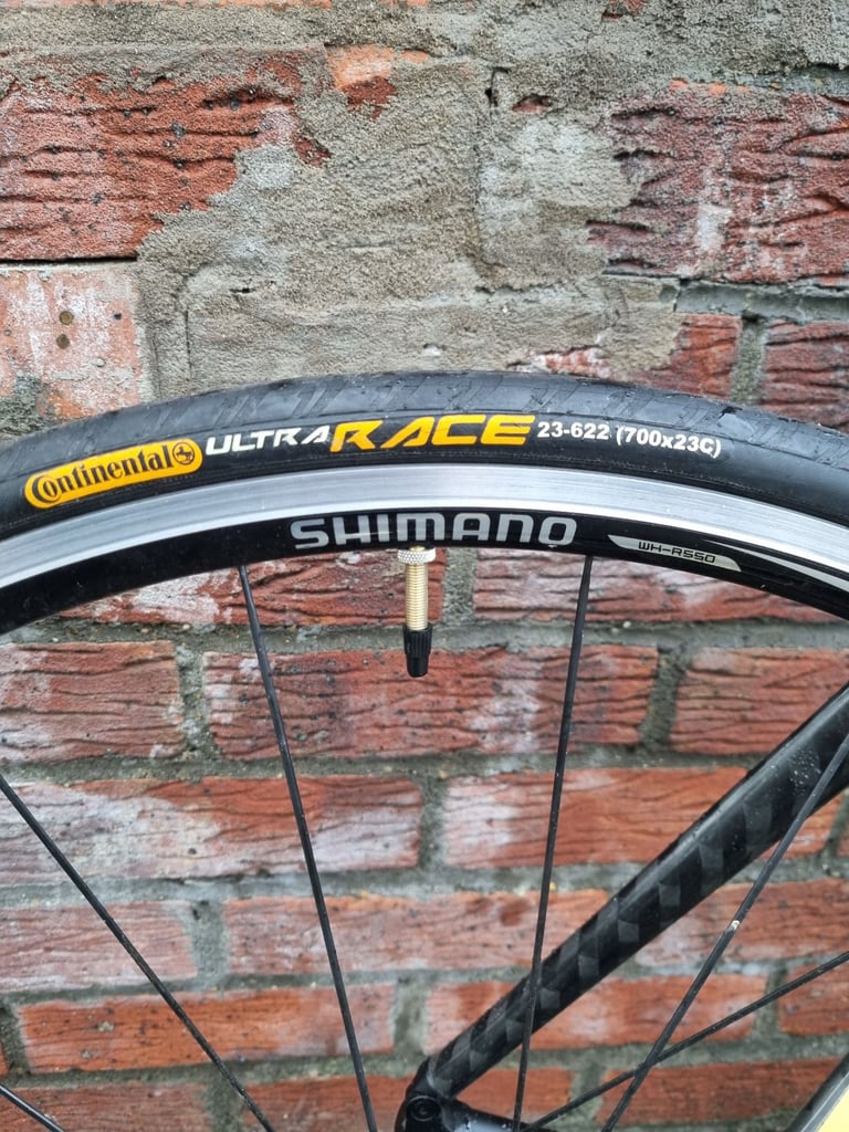 Scott speedster s10 road bike. Full ultegra groupset,  30 gears. R550 shimano wheels. Frame cracked.