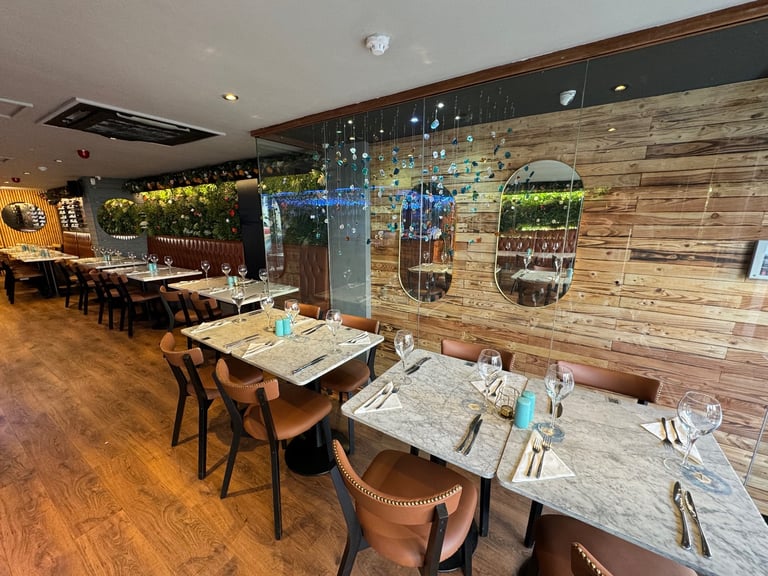 Restaurant/Luxury Bar Business For Sale - Prime Location - Modern Interior - Free Parking
