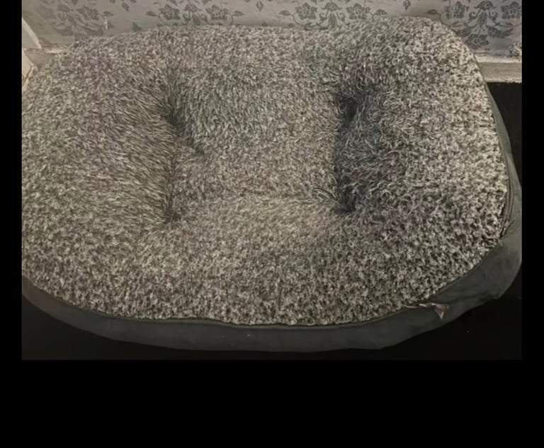Large comfortable Dog/Pet Bed grey ideal for dog or cat.