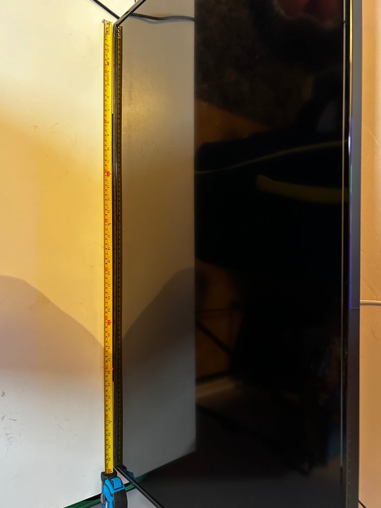 40” Toshiba TV w/ strip lights