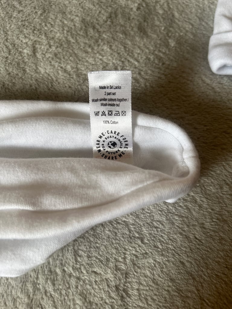 4 Baby Hats (Newborn & 1–3 Months) 