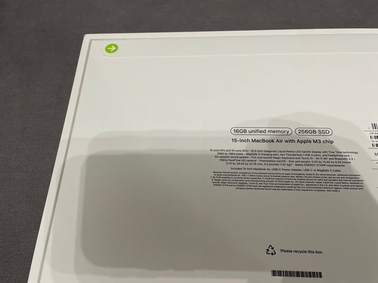 Apple MacBook Air (M3, 15-inch with 8-core CPU and 10-core GPU, 16GB Unified Memory, 256GB SSD