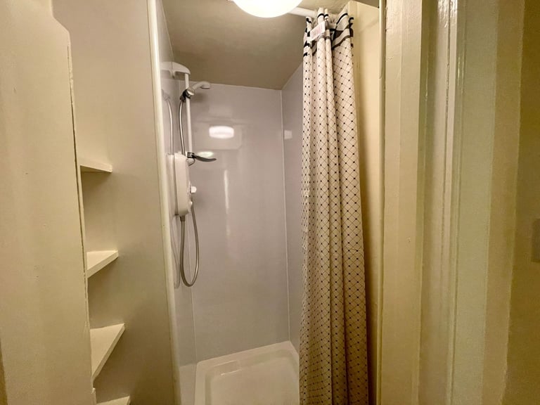 1 bedroom flat in Yeaman Place, Polwarth, Edinburgh, EH11 1BT