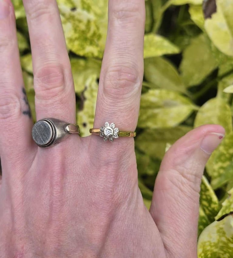 image for ​Vintage 9ct yellow and white gold diamond ring, size O