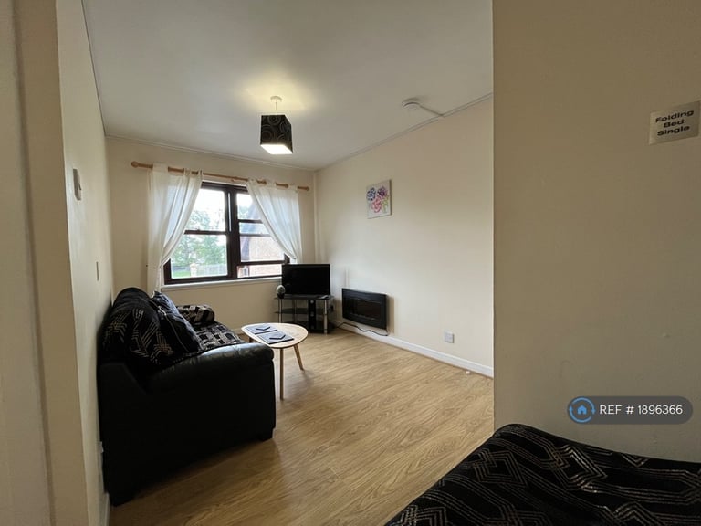 1 bedroom flat in Cathedral Court, Elgin, IV30 (1 bed) (#1896366)
