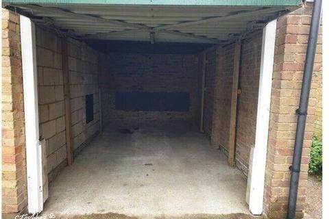 image for Garage to rent 
