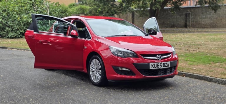 2015 Vauxhall Astra 1.6i Excite Euro 6 5dr HATCHBACK Petrol Manual