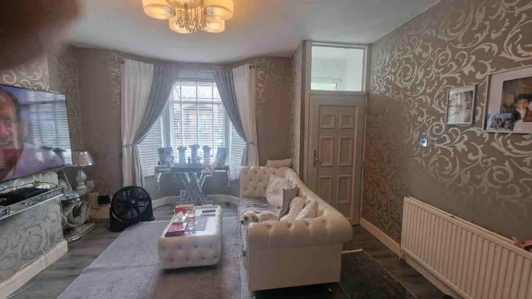 Seperate & Spacious 3 Bed House for Rent – N9 8RX