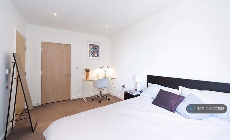 2 bedroom flat in Reminder Lane, London, SE10 (2 bed) (#2677638)