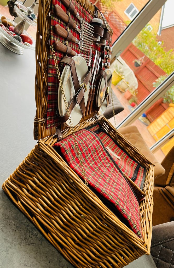 The Gift Company Stunning Picnic Basket with in-built Cool Box