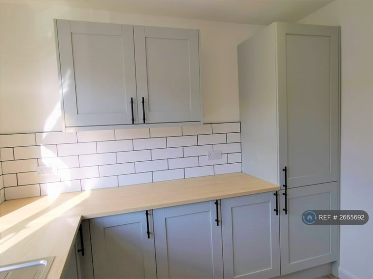 2 bedroom flat in Haig Court, Chelmsford, CM2 (2 bed) (#2665692)