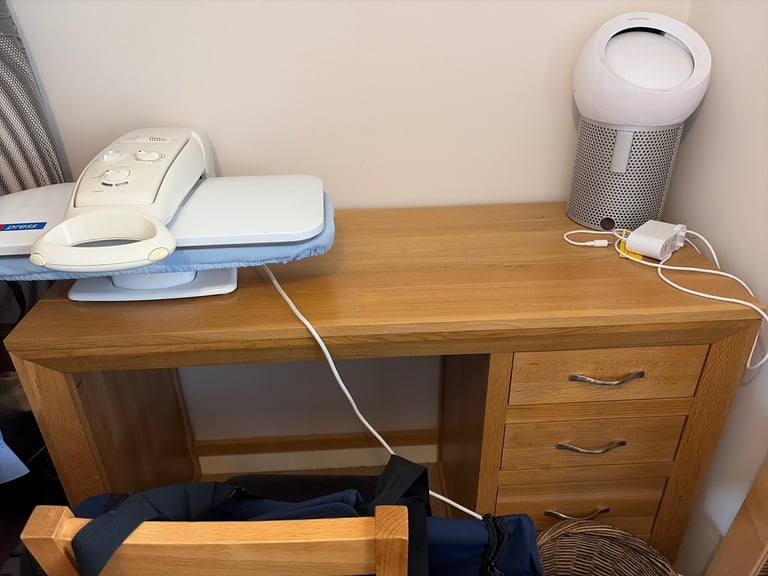 image for Solid oak dressing table - items on top NOT included